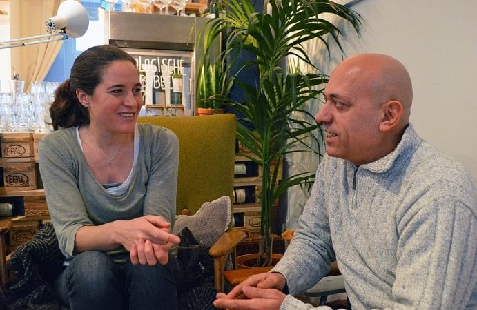 Taalmaatjes Anna en Najib: “Niet alles kan je uit een boek leren”