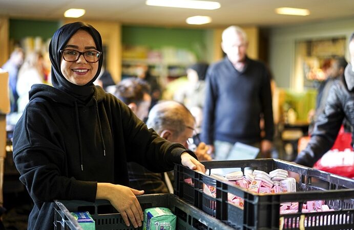 Maroua deelt uit bij de Voedselbank