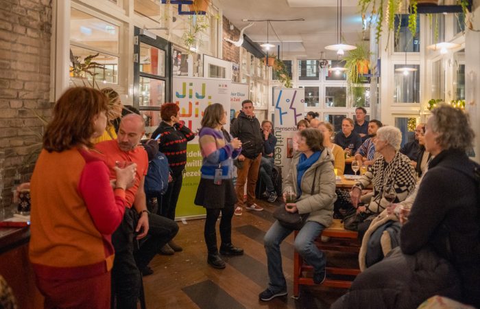 Enthousiasme en mooie gesprekken tijdens het vrijwilligerscafé in de Amsterdamse Pijp
