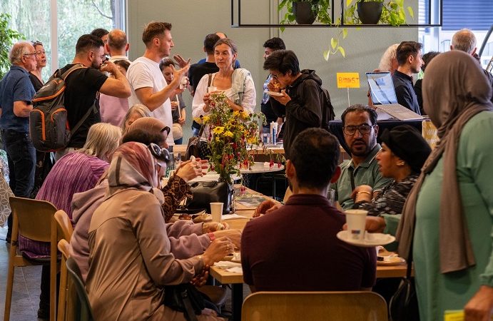 Volunteer Café Language on Wednesday, May 8 at OBA Postjesweg