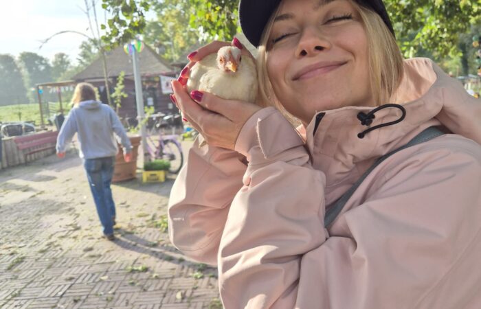 Getting your hands dirty (and enjoying it to the fullest!)🌿🐔